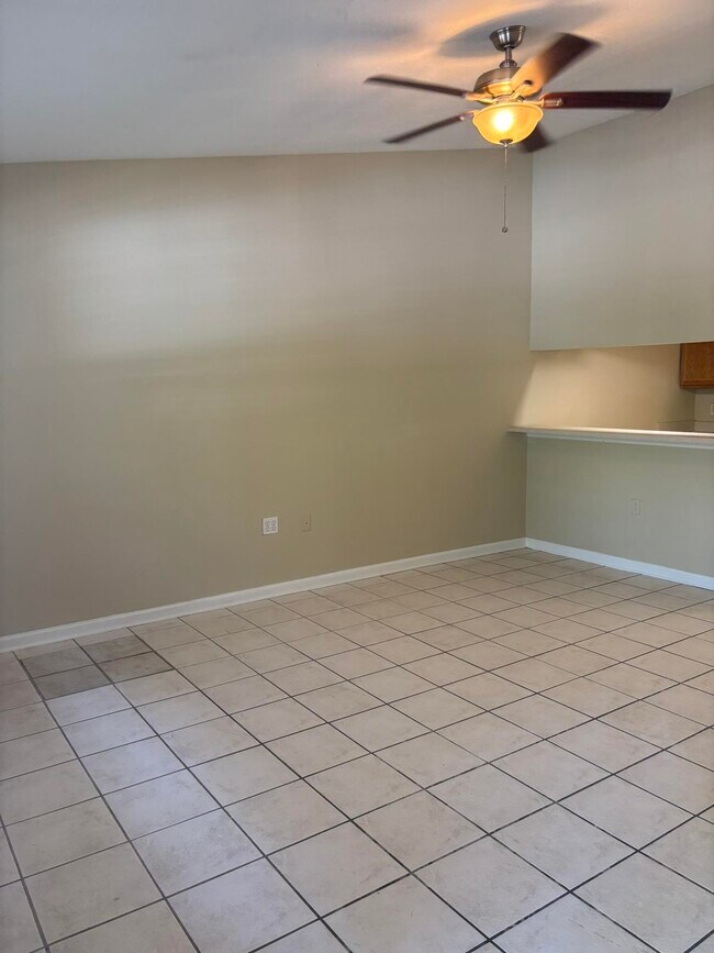 Foto del edificio - 2740 W Tharpe St