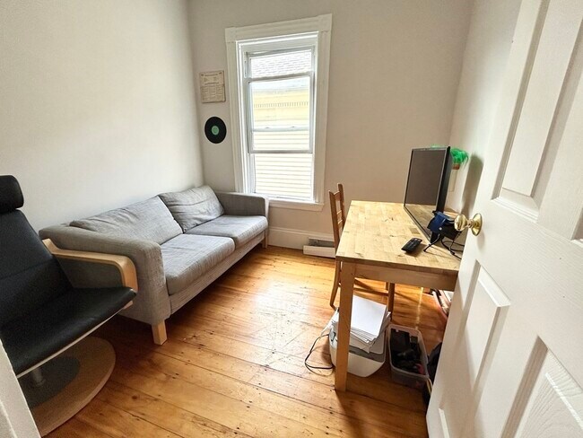 Building Photo - 72 Calumet St