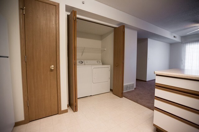 Foto del edificio - $1,195 | 2 Bedroom, 1 Bathroom Condo - 1st Floor [No Patio] | No Pets | Available for August 1st,...