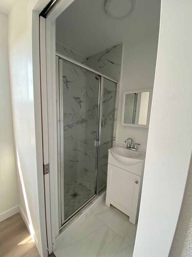 Foto del edificio - 1704 W 85th St