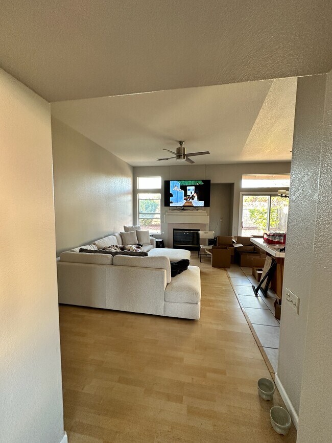 Foto del edificio - 2556 Du Bois Dr