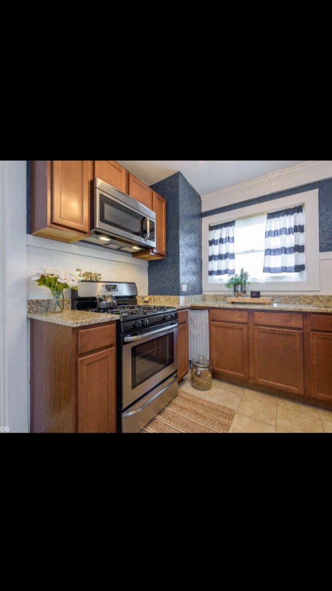 Kitchen - 1114 Lake Shore Blvd