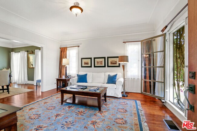 Foto del edificio - 619 N Plymouth Blvd