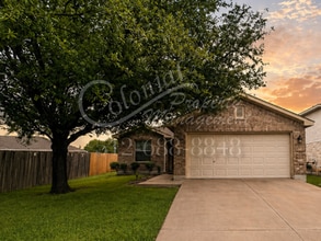 Building Photo - 200 Meadow Park Dr