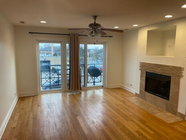Building Photo - 5652 W 63rd St
