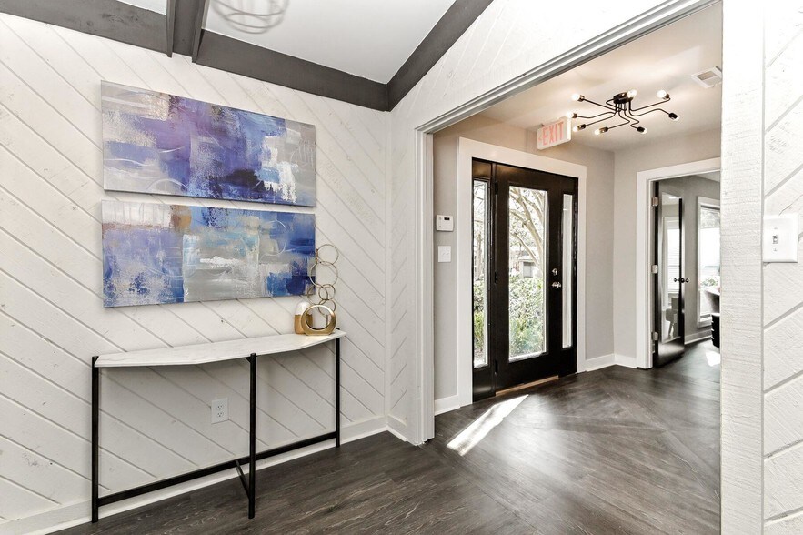 Valley Brook Crossing Apartments