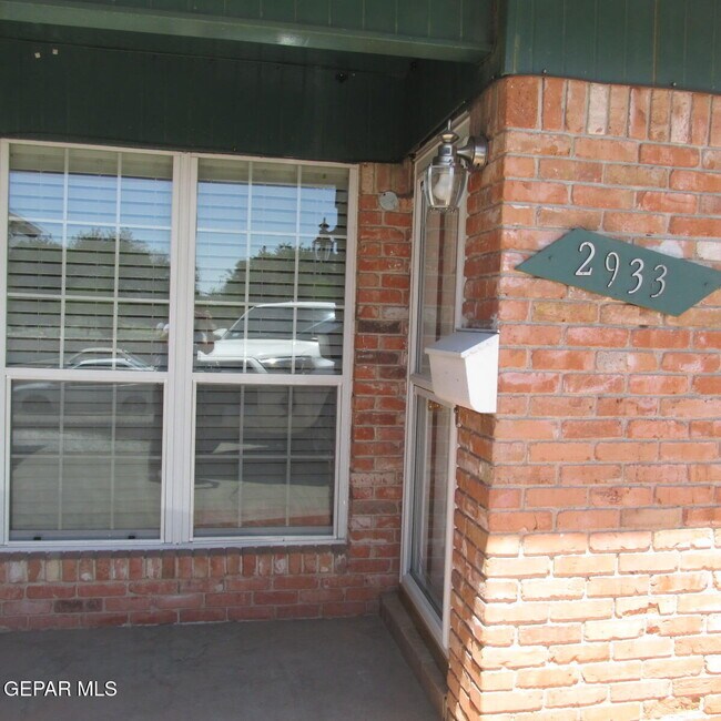 Foto del edificio - 2933 Wedgewood Dr