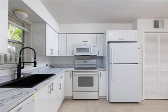 Building Photo - 129 SE 4th St