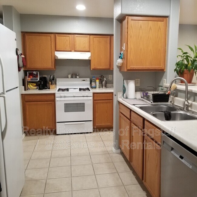 Foto del edificio - 6404 N Conrad Ln