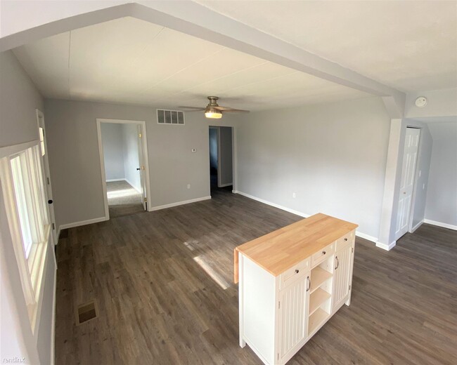 Building Photo - 3 br, 1 bath House - 11011 3rd St