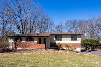 Building Photo - 13 Barrie Dr