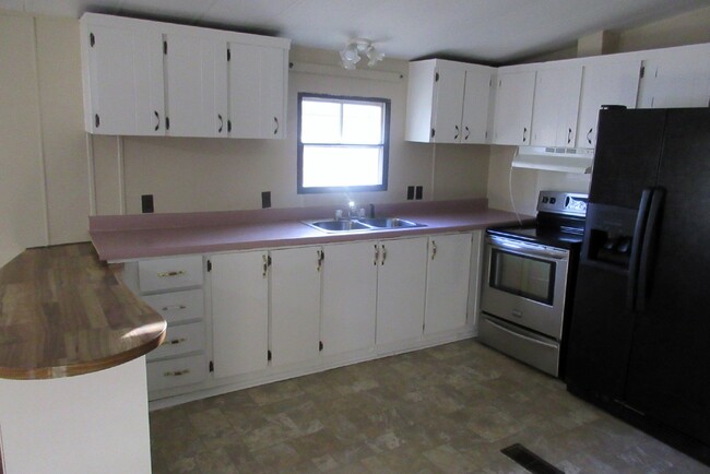 Foto del edificio - 2 Bedroom Mobile Home-516 Greenwood Dr.