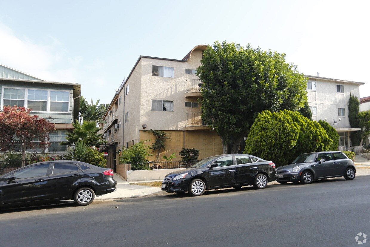 Edificio - 5835 Harold Way