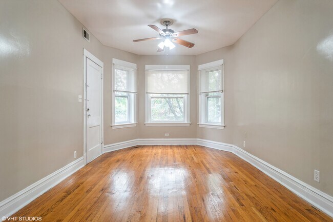 Living Room - 2834 N Rockwell St