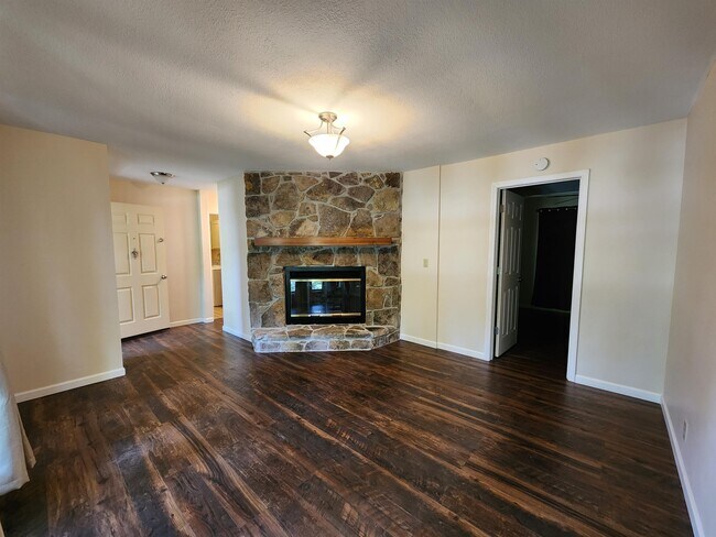 Building Photo - 106 Meadowview Dr