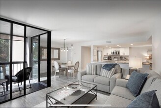 Building Photo - 500 Egret Cir