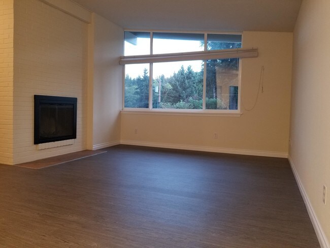 Living room - 14244 SE Allen Rd