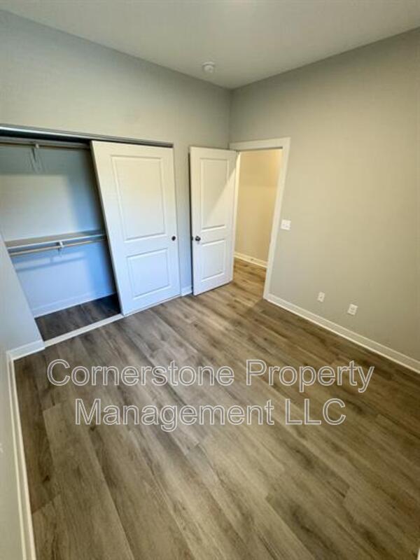 Foto del edificio - 8687 Golden Ln