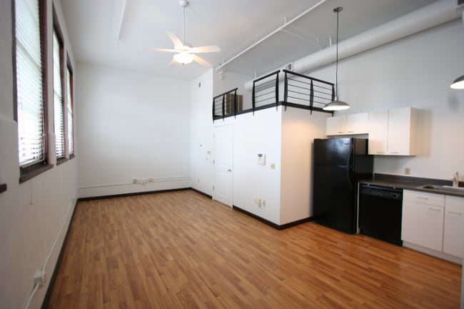 Building Photo - 301 Central Ave NE Ave