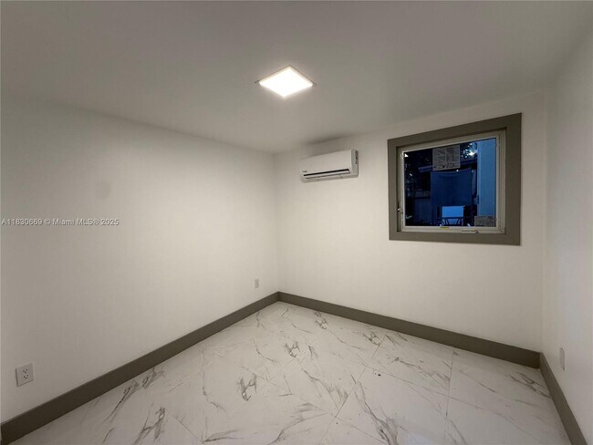 Foto del edificio - 1700 SW 10th St