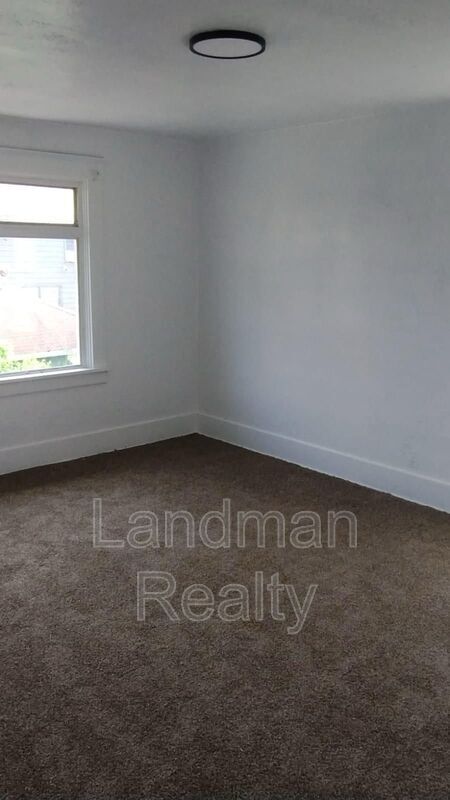Building Photo - 1404 Maple Ave