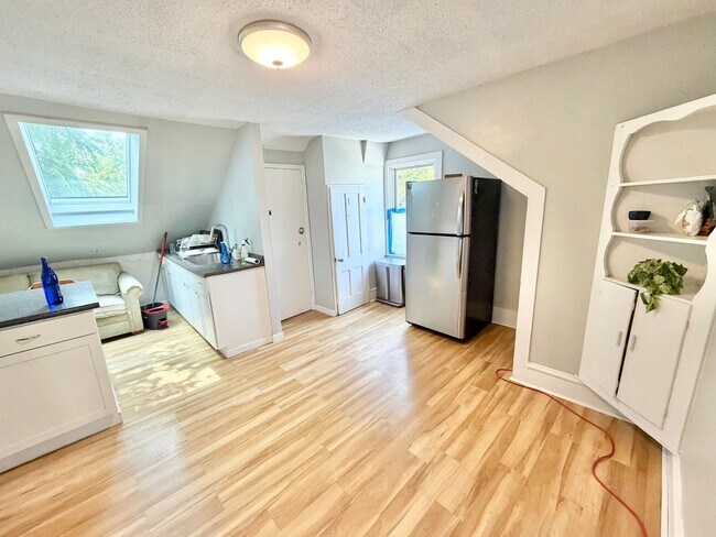 Photo - 515-517 South Willard Street Apartment