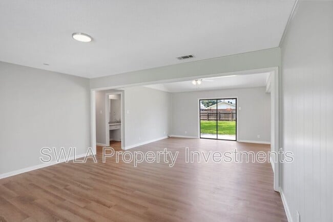 Building Photo - 338 Vanessa Ave