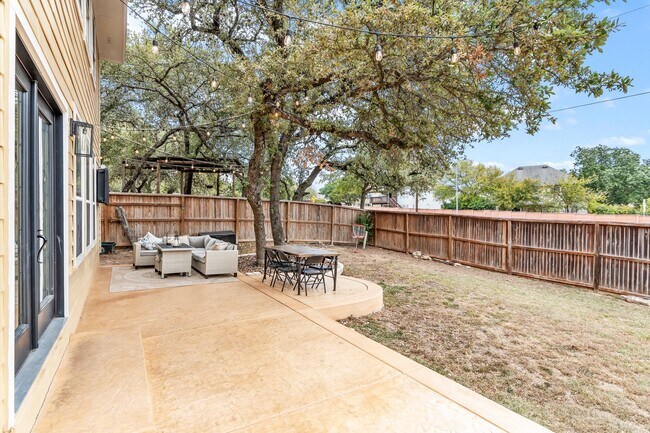 Foto del edificio - LOVELY 3 BD/2.5 BATH IN GATED COMMUNITY NE...