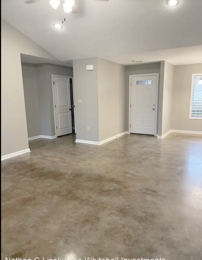 Building Photo - 4832 Wildwood Ln
