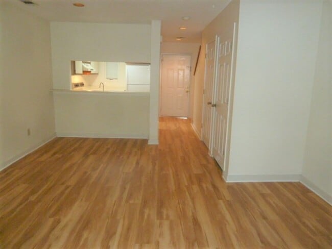 Foto del edificio - Nice 2br 2ba townhome-style condo in Mill ...