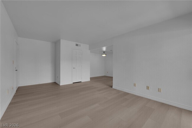 Building Photo - 4921 Indian River Dr