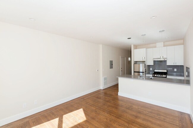 Building Photo - 430 Baker