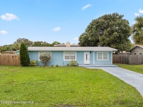 Building Photo - 719 6th St