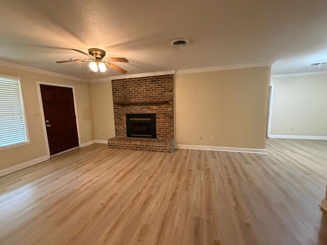 Foto del edificio - 4 bed/3 bath house in Tupelo
