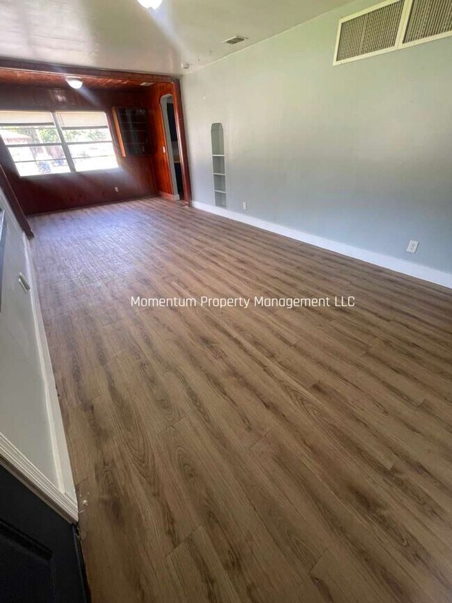 Foto del edificio - 1145 N Stella Ave