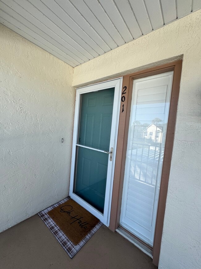 Building Photo - 202 Silver Lake Dr