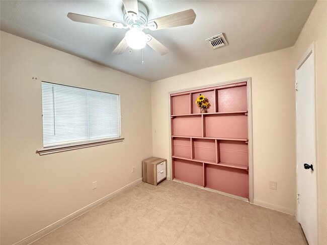 Foto del edificio - 10807 Emery Dr