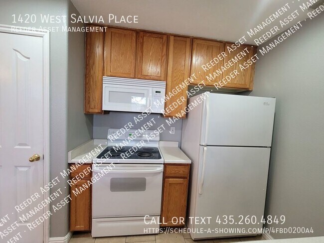 Building Photo - 3 Bedrooms 2.5 Baths Townhome