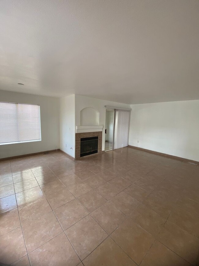 Building Photo - AMERICANA Property Mgmt - Downstairs 2 bed...