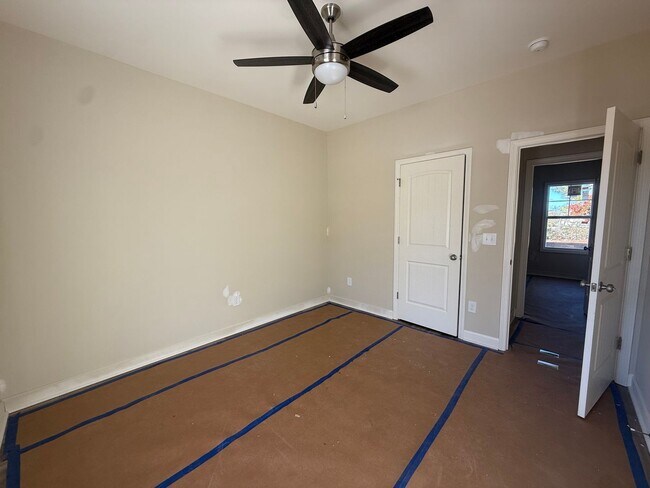 Foto del edificio - Duplex coming soon!