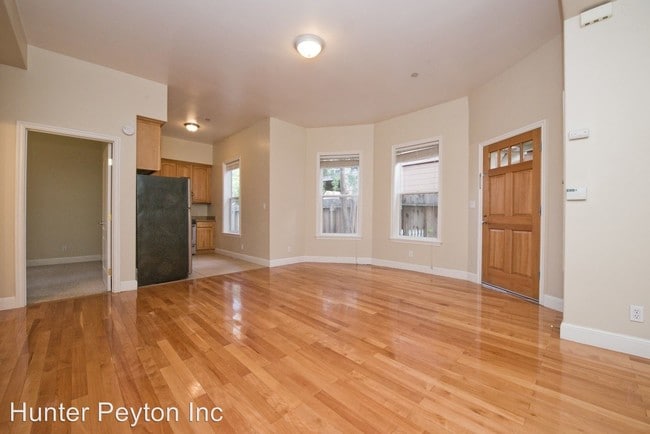 Building Photo - 1013 Fair Oaks Ave
