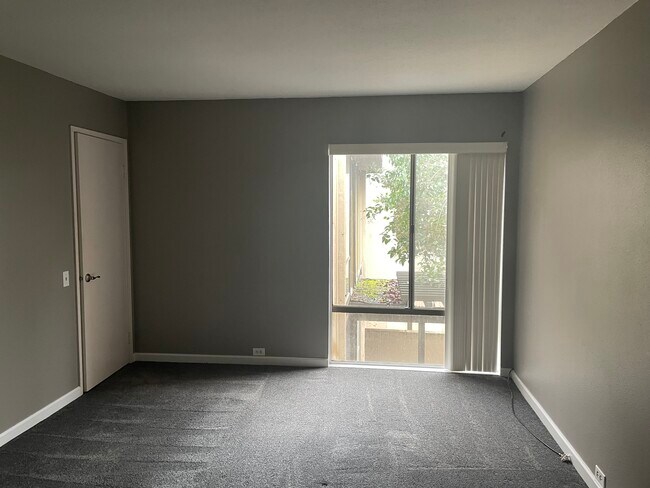 Foto del edificio - 2292 Woodside Ln