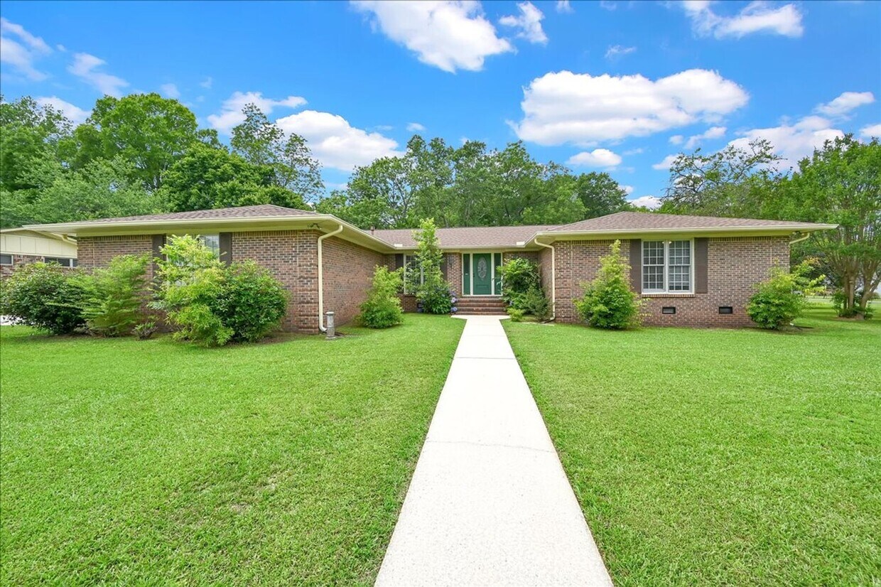 Primary Photo - Beautiful 4 Br Brick home
