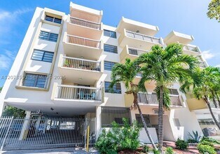 Building Photo - 6937 Bay Dr E