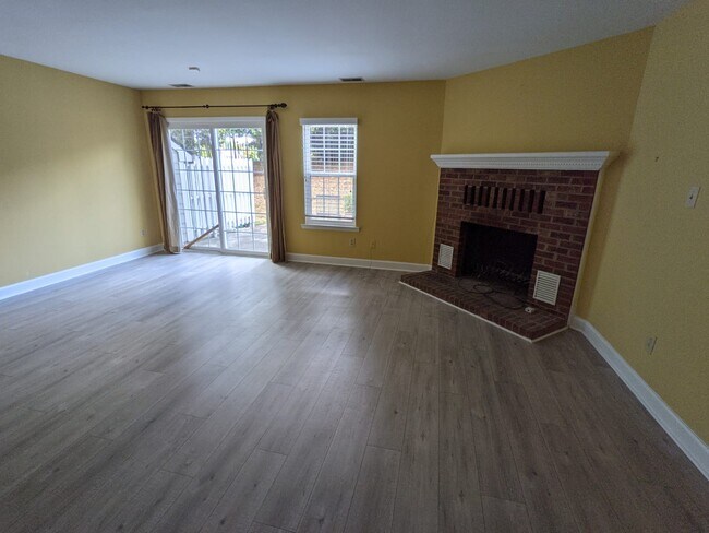 Sala de estar - 2719 New Hamlin Way