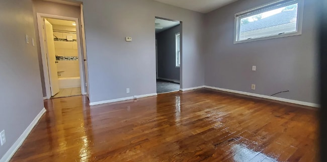 Building Photo - Charming 2-Bed Flint Home with In-Unit Laundry & Pet-Friendly Perks for $1300/mo!