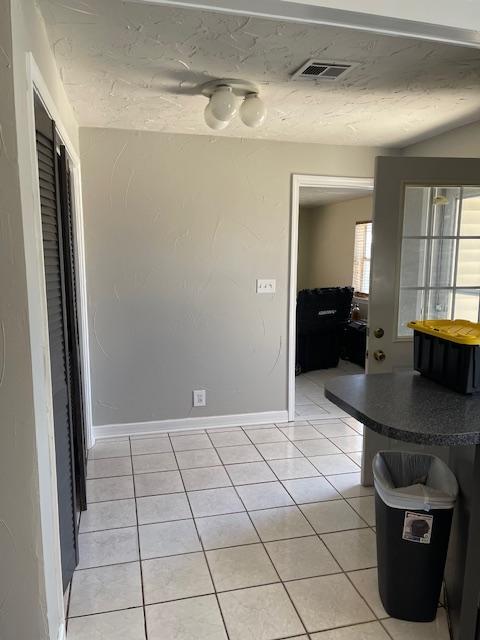 Foto del edificio - 1663 Hillcrest Dr