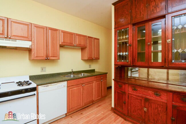 Building Photo - 3948 N Wolcott Ave