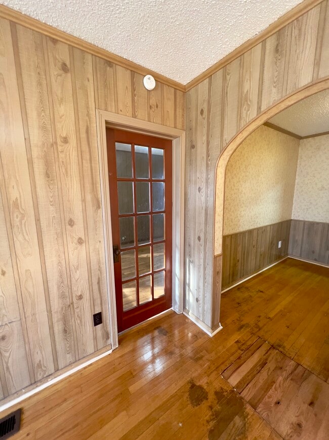 Building Photo - 325 Jackson St