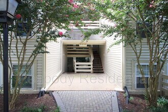 Building Photo - 2233 Lovedale Ln
